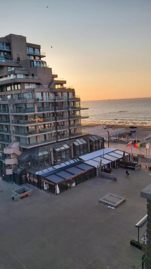 Appartement Met Zeezicht Op Het Van Bunnenplein Кнокке-Хейст Экстерьер фото
