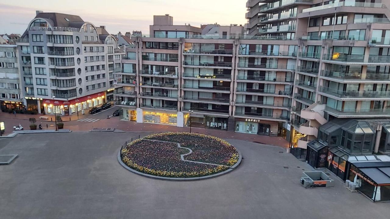 Appartement Met Zeezicht Op Het Van Bunnenplein Кнокке-Хейст Экстерьер фото